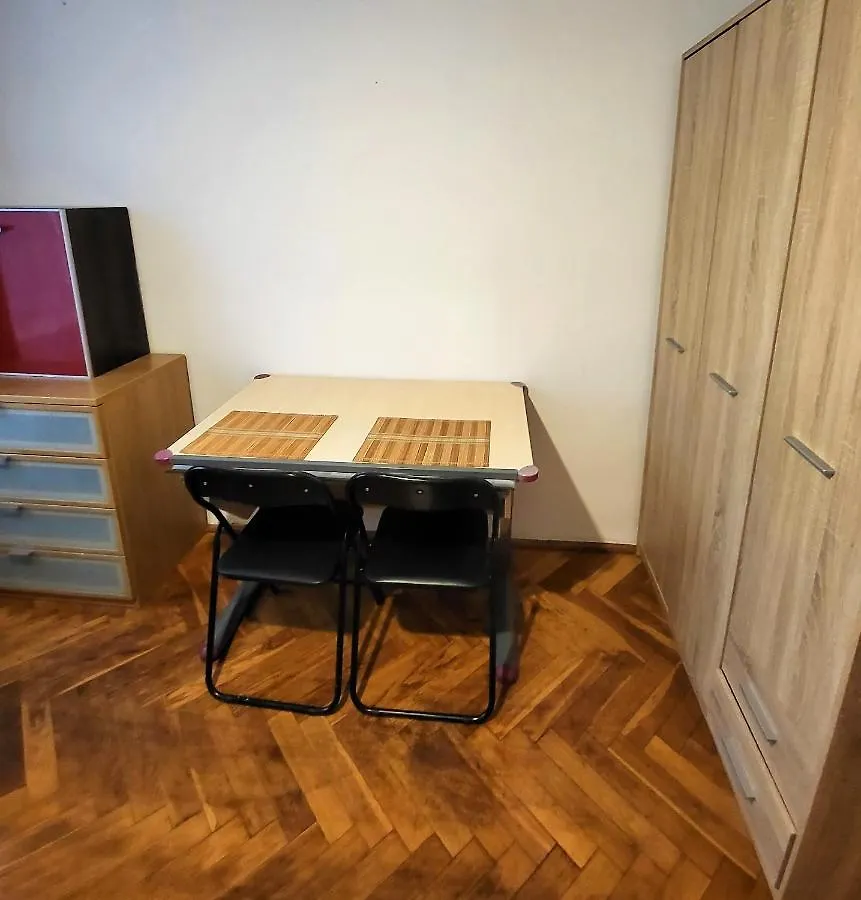 Apartment Near Metro Rondo Daszynskiego 华沙