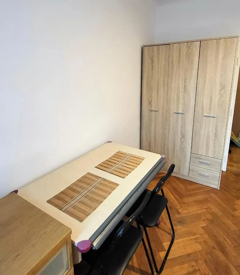 Apartment Near Metro Rondo Daszynskiego 华沙 0*,  波兰
